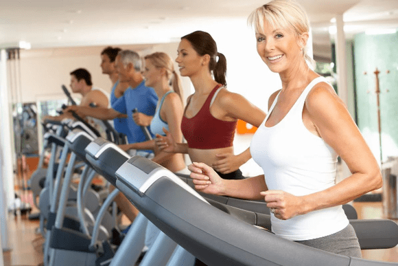Trening cardio na bieżni pomoże Ci schudnąć w brzuchu i bokach