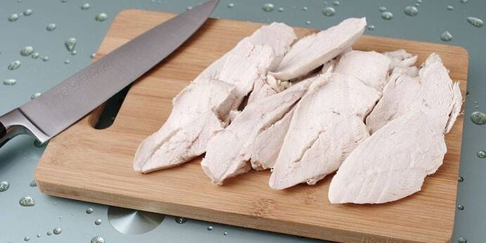 Gotowany filet z kurczaka może być obecny w diecie arbuzowej